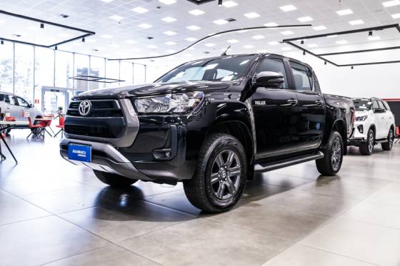 TOYOTA HILUX 2.8 D-4D TURBO DIESEL CD SR 4X4 AUTOMÁTICO TOYOTA HILUX 2.8 D-4D TURBO DIESEL CD SR 4X4 AUTOMÁTICO
